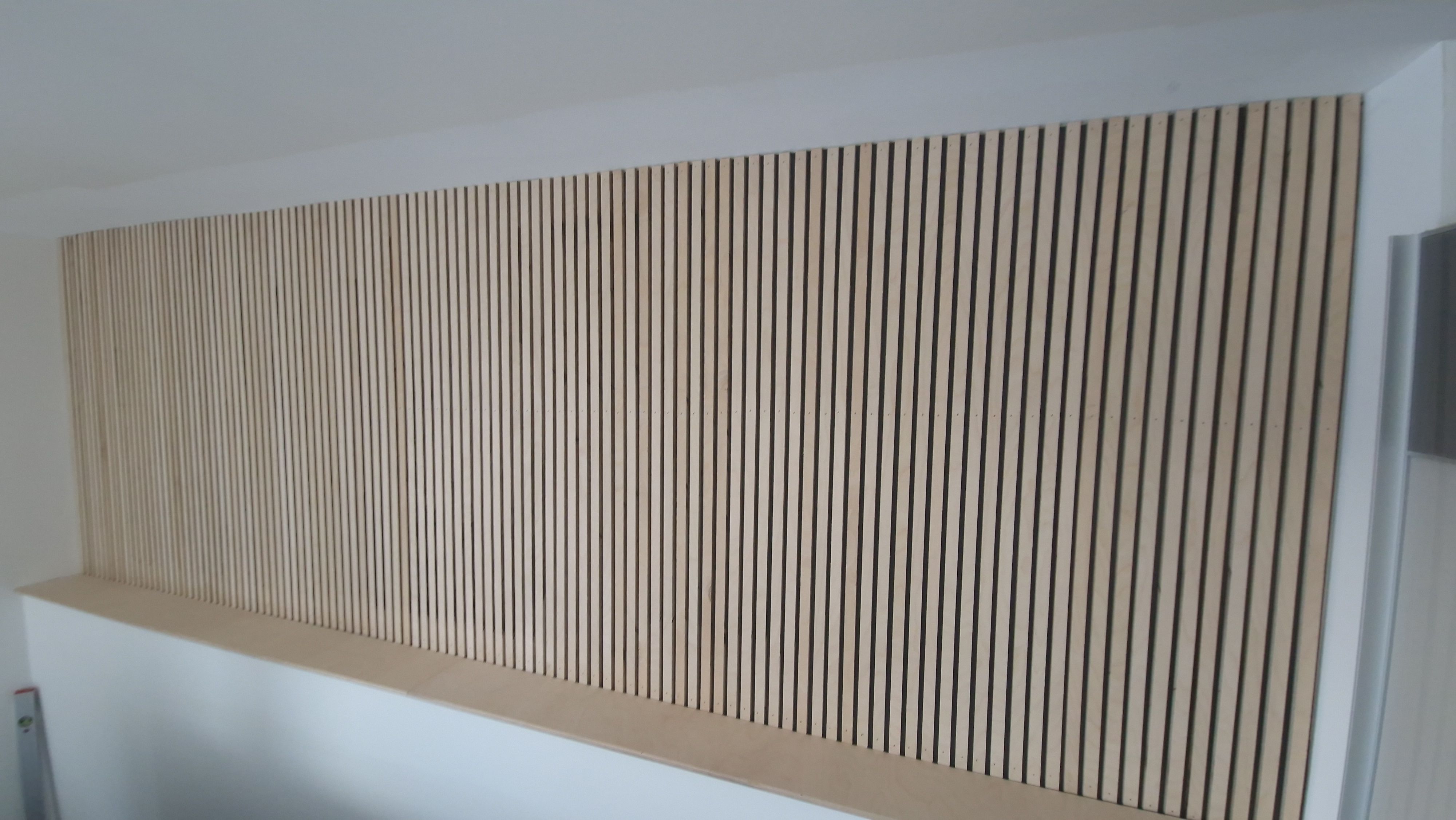 Lamellenwand im Innenraum